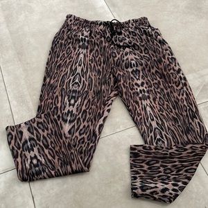 Zara animal print jogger with pockets. Size M